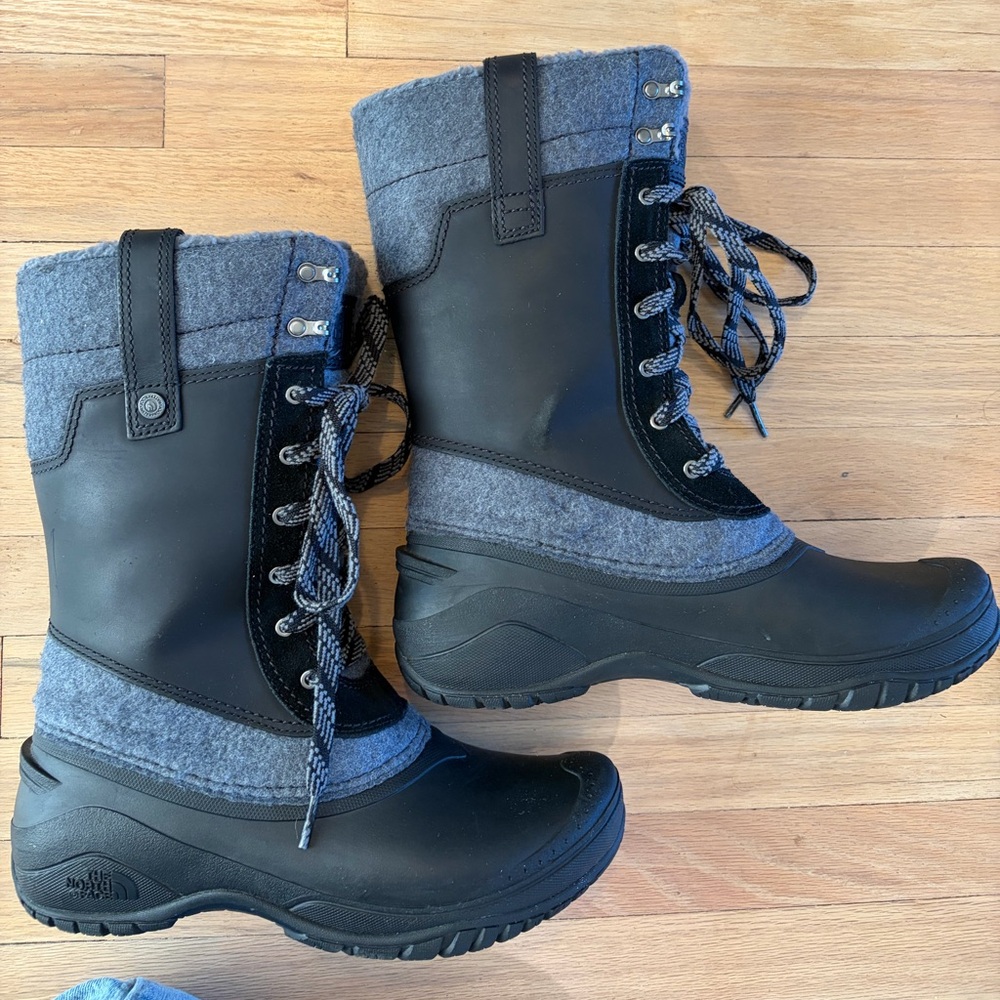 The North Face Women's Black and Gray Winter Boots 9